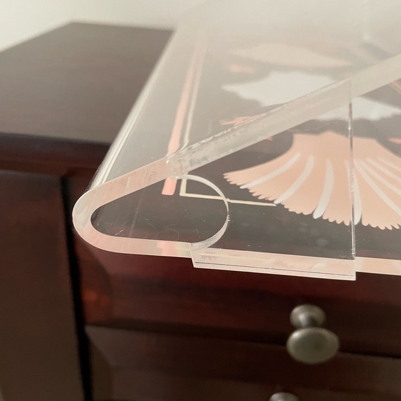 Vintage Lucite triangular pitcher - Picture 5 of 5